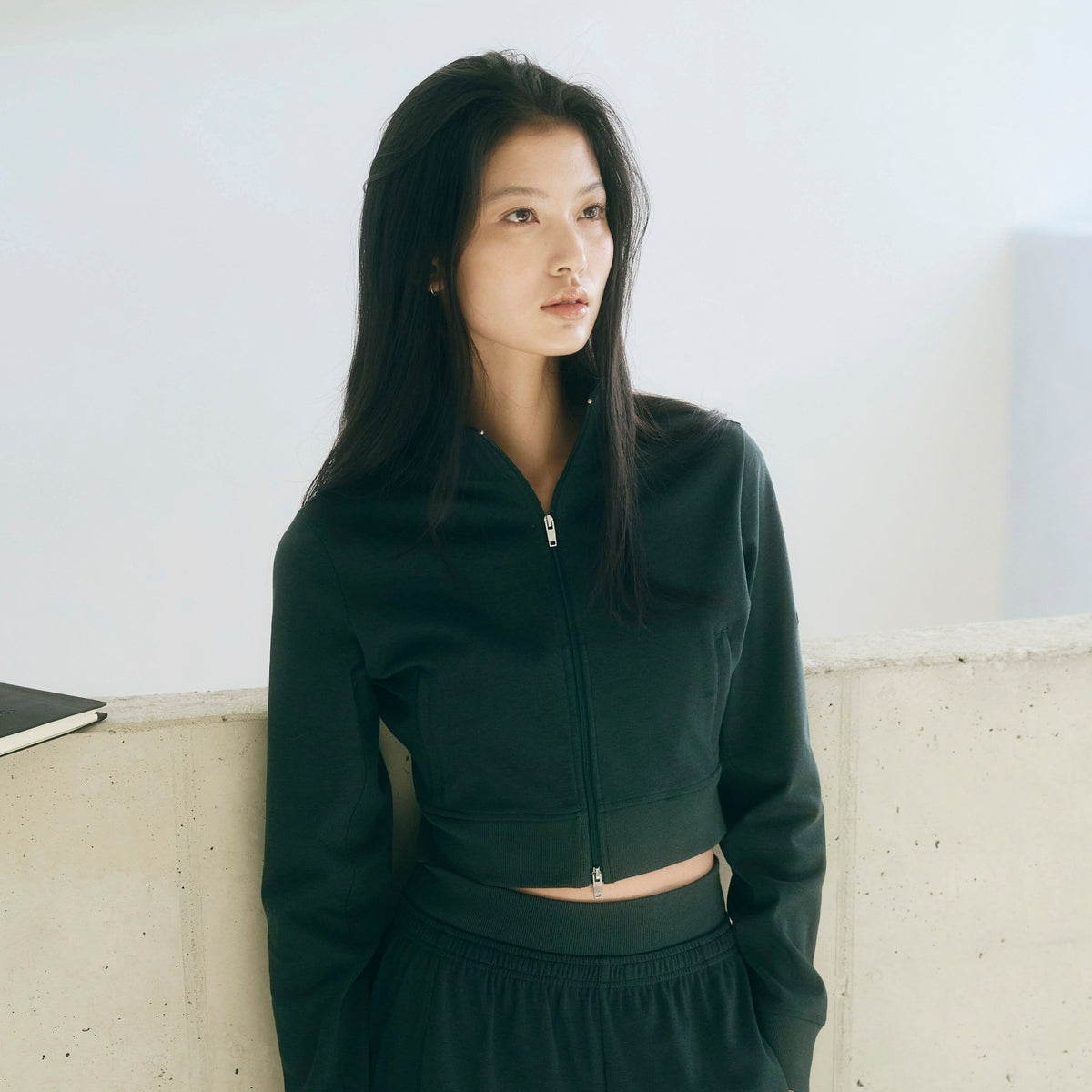 Sun Mild Motion Crop Zip-up